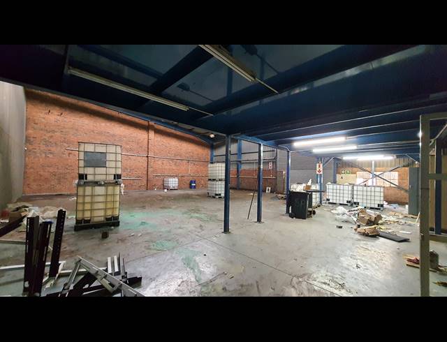 944M² WAREHOUSE TO LET IN SEBENZA
